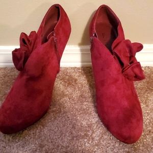 Suede burgundy bootie